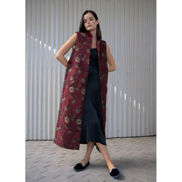 VELVART Long Rothko Vest in Red - Picture 2 of 7